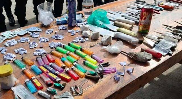 Autoridades de Tarija revelan hallazgo de cuchillos y cocaína en cárceles locales