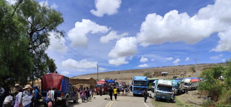 Comité Cívico de Chuquisaca pide a Policía intervenir bloqueos en la región