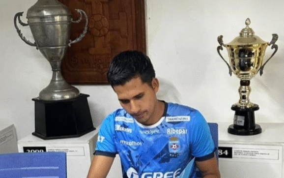 Eduardo Álvarez firma contrato con Blooming en Santa Cruz y impulsa su carrera futbolística