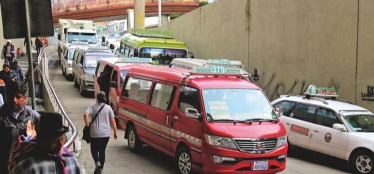 El Alto fija tarifas transitorias de transporte público mientras La Paz negocia cambios