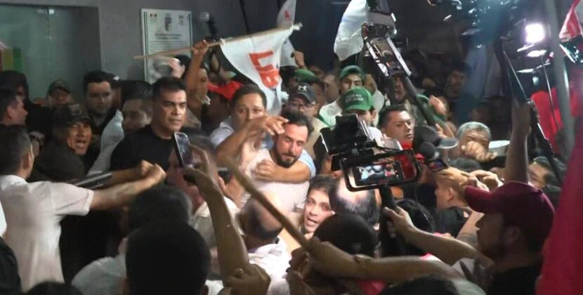 Agreden a JP Velasco y Paola Aguirre al ingresar al TED de Santa Cruz