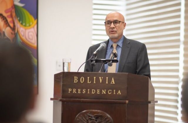 Ministro Lupo confirma que Bolivia comienza a ponerse de pie pese a críticas
