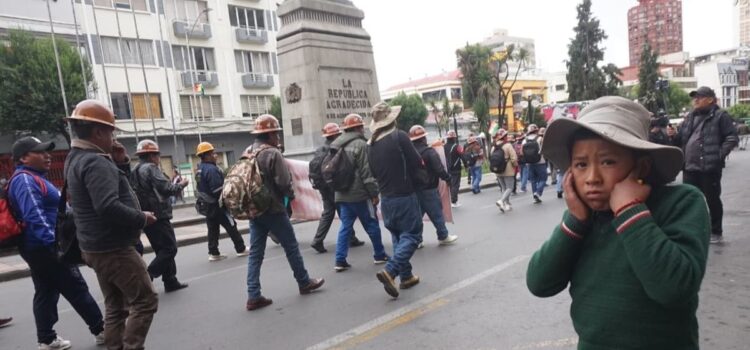COB confirma ruptura con mineros cooperativistas y choferes en protestas contra DS 5503 en Bolivia