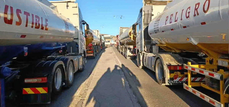 Gobierno de Bolivia anuncia eliminación de restricciones a importación de combustibles
