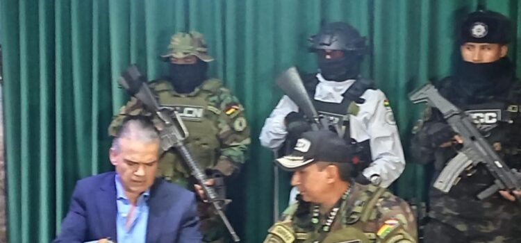 Viceministro responde en La Paz a Evo Morales y vicepresidente sobre cocaína en Bolivia