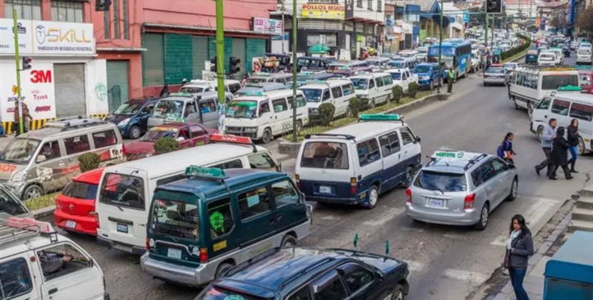 Choferes urbanos de La Paz rechazan feriado del 2 de enero y advierten perjuicios