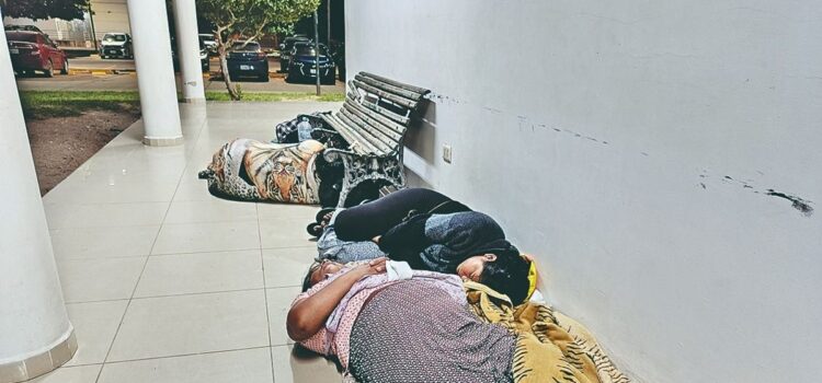 Hospitales públicos en Bolivia confirman paros que dejaron sin atención a pacientes por tres meses