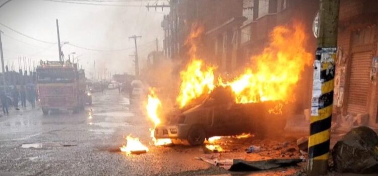 Incendio en Potosí deja hombre quemado y vehículo calcinado por chispa