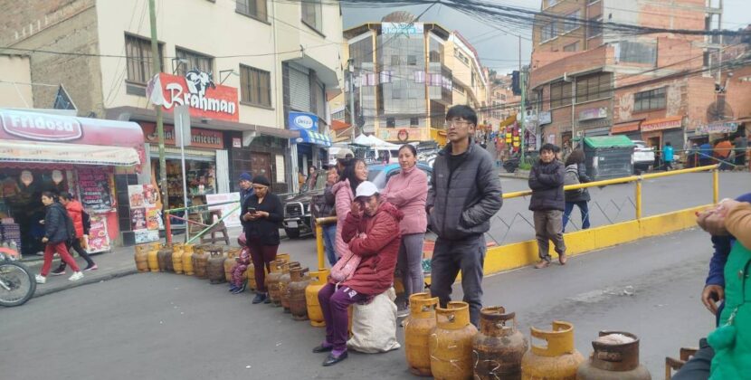 Madres de La Paz denuncian falta de gas licuado para cocinar en hogares