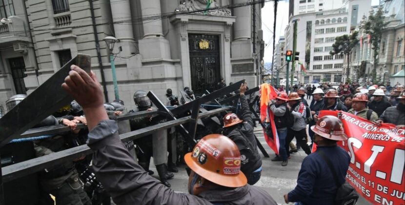 Mineros detonan dinamita en protestas en La Paz y Gobierno anuncia denuncias
