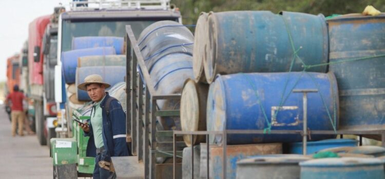 Bolivia confirma crisis económica en 2025 y anuncia giro político al centro