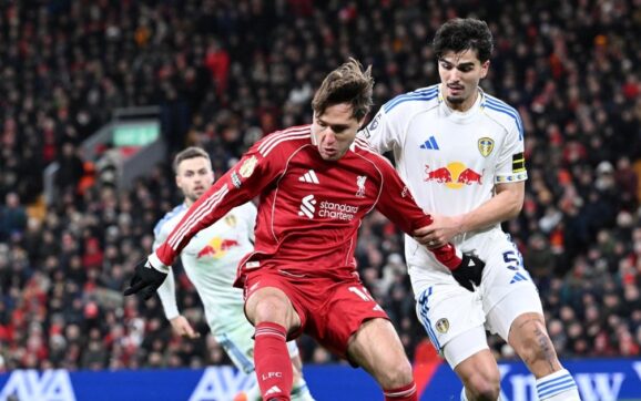 Liverpool pierde puntos en Anfield tras empate con Leeds en Premier League