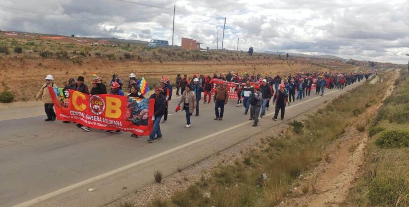 COB impulsa marcha hacia El Alto y llega este lunes a La Paz para diálogo