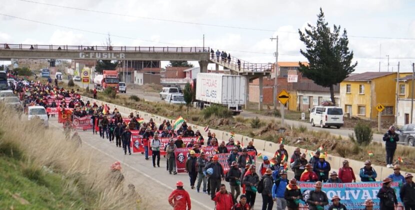 Gobierno anuncia reunión con más de 200 dirigentes durante marcha de la COB en Calamarca