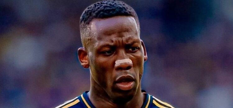 Luis Advíncula rescinde contrato y deja Boca Juniors en 2024