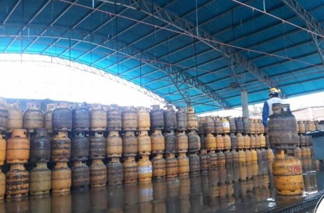 Tarija confirma filas por gas en varios puntos pese a reportes de normalidad