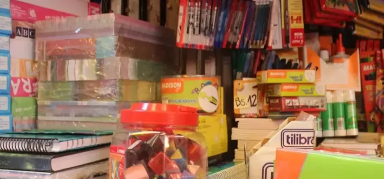 Comerciantes en La Paz confirman caída de precios en útiles escolares