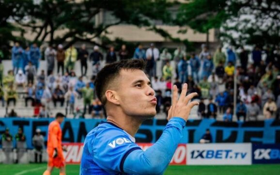 Villarroel impulsa renovación en Blooming y busca central extranjero