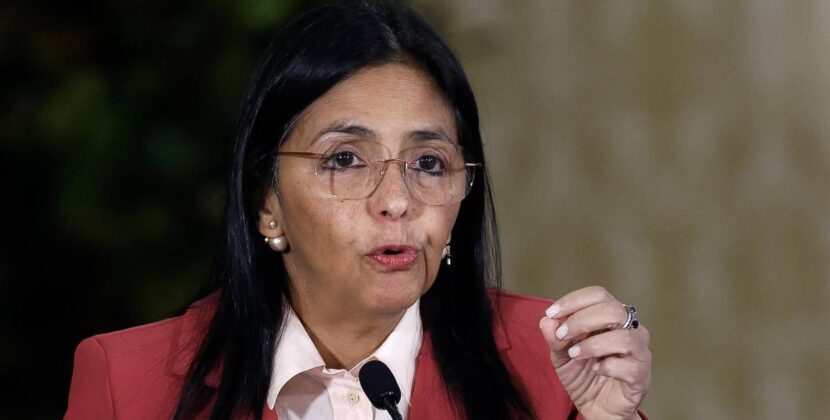 Presidenta de Venezuela advierte no estar subordinada ni sometida en asuntos nacionales