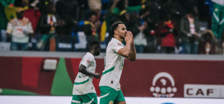 Senegal avanza a semifinales tras vencer con sufrimiento a Mali en Copa África