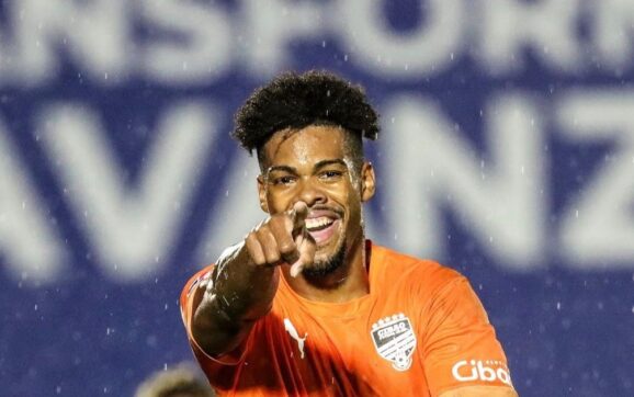 Ventura regresa al fútbol boliviano y firma con The Strongest en La Paz