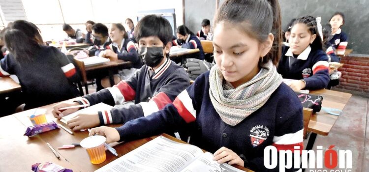 Educación aclara en La Paz que prohibición de más de tres paralelos afecta solo nuevos colegios