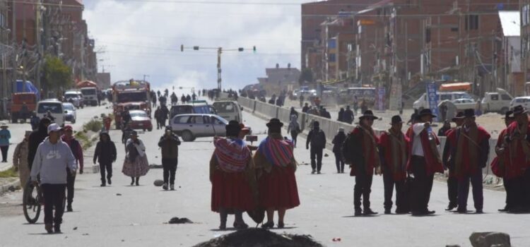 Bloqueadores en Bolivia mantienen 43 puntos de obstrucción en cuarto día