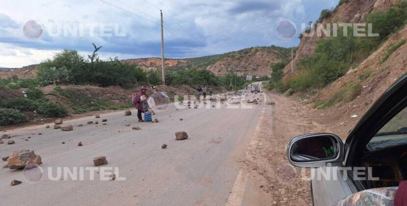 Cochabamba confirma bloqueo en ocho carreteras y anuncia plan de diálogo