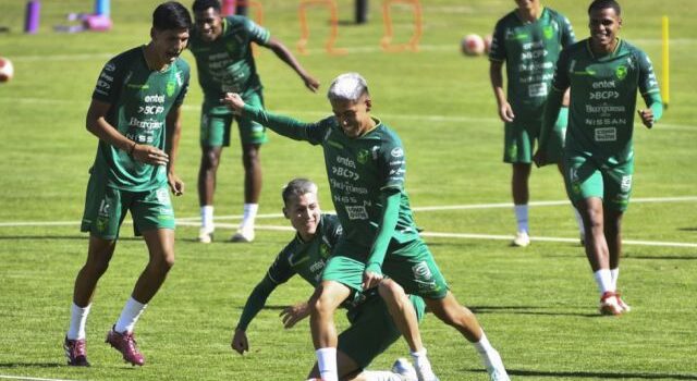Villegas incluye a Mamani y Vaca en la lista para ensayos contra Panamá y México