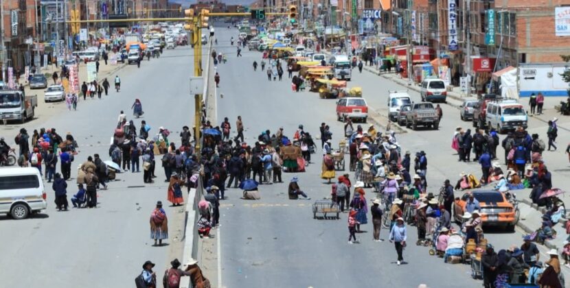 Bloqueos en Bolivia alcanzan 69 puntos y afectan la economía nacional