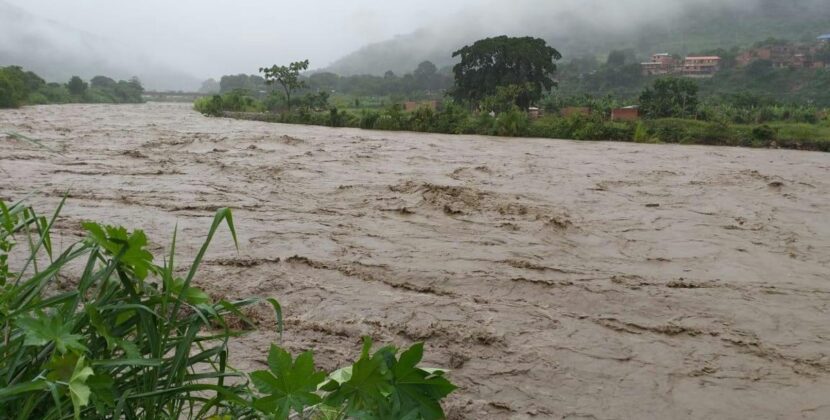 Gobierno anuncia alerta naranja por posibles desbordes en cinco departamentos