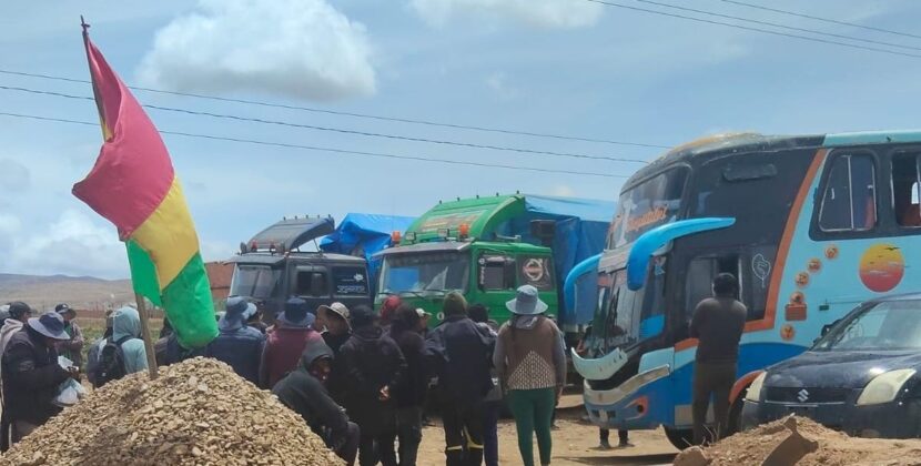 Bloqueos afectan a sectores estratégicos en Bolivia y causan millones en pérdidas