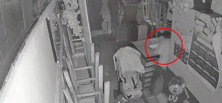 Ladrón roba dinero y objetos de valor en restaurante de La Paz