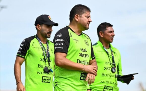 Villegas anuncia nómina ampliada para el repechaje de la selección boliviana