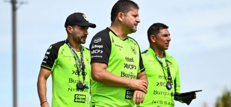 Villegas anuncia nómina ampliada para el repechaje de la selección boliviana