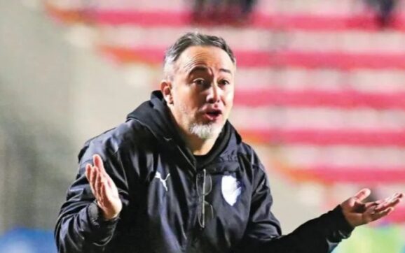 Entrenador boliviano impulsa debate sobre conocimiento de fútbol en periodistas