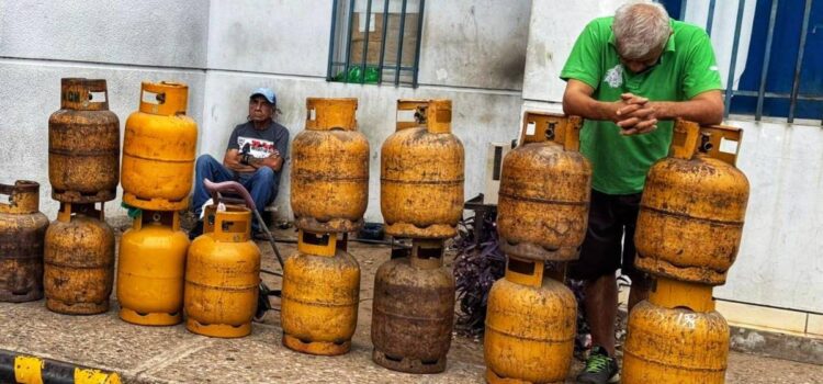 ANH advierte especulación mientras persiste desabastecimiento de garrafas en Bolivia