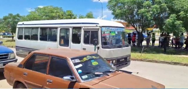 Transportistas de La Paz exigen subidas de pasajes y anuncian movilizaciones