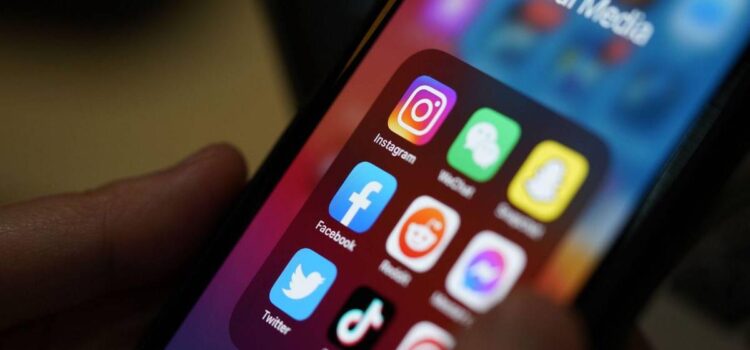 Redes sociales bloquean 4 millones 700 mil cuentas de menores en Australia tras prohibición