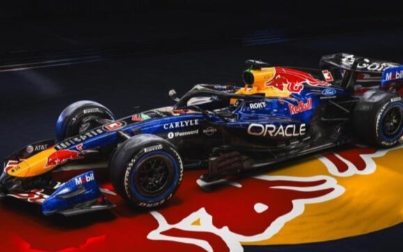 Red Bull presenta el RB22 con diseño retro azul y anuncia alianza con Ford en Fórmula 1