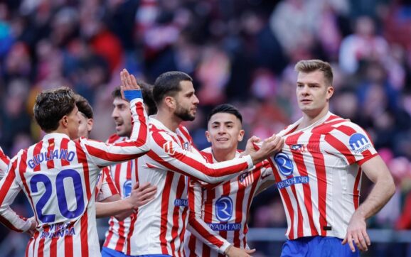Atlético de Madrid supera al Alavés en el Metropolitano entre dudas y silbidos