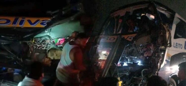 Yacuiba confirma muerte de chofer y pasajera tras choque de bus con siete heridos