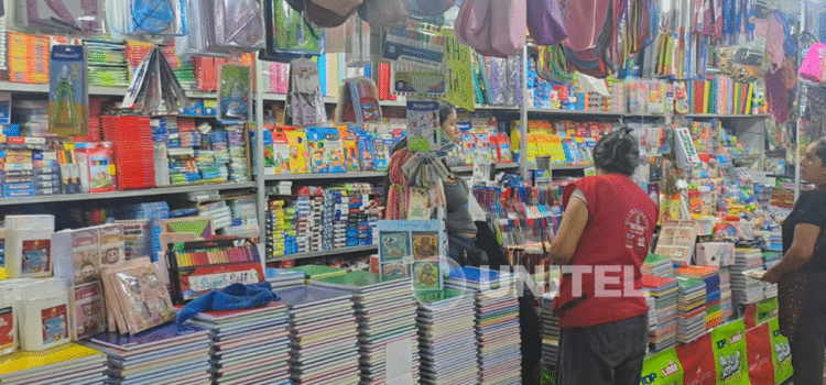 Comerciantes en La Paz anuncian caída de hasta 50 por ciento en precios de útiles escolares