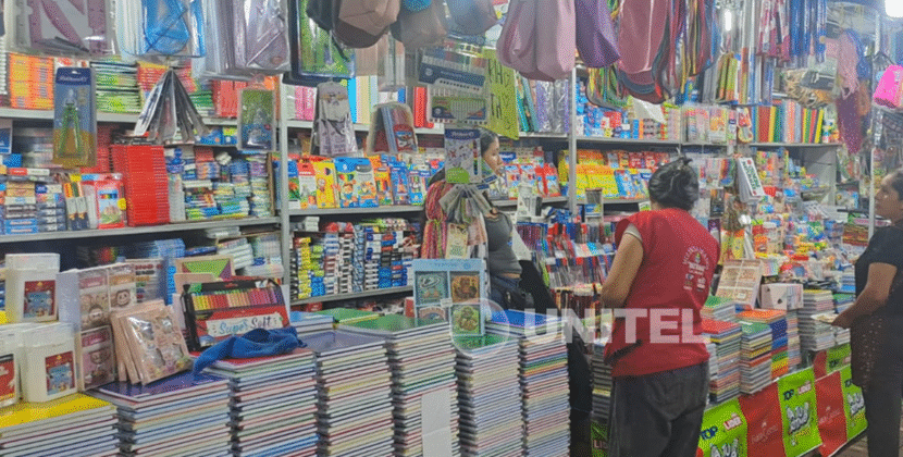 Comerciantes en La Paz anuncian caída de hasta 50 por ciento en precios de útiles escolares