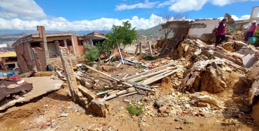 Alcaldía de Cochabamba declara inhabitable zona con deslizamientos y advierte sobre resistencia de afectados a evacuar viviendas