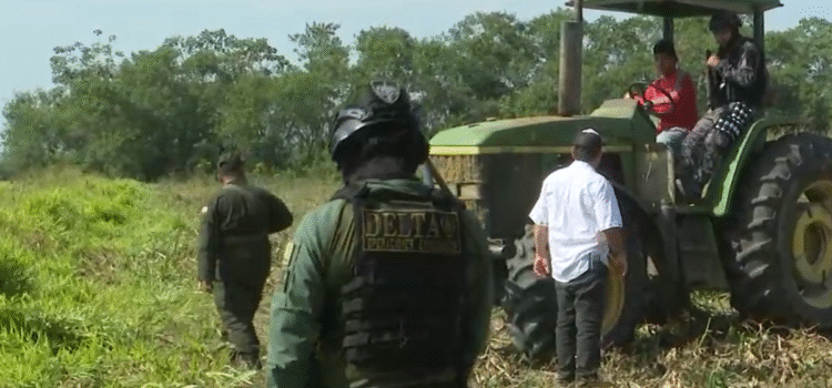 Camacho y ministros analizan en Santa Cruz plan de desalojo masivo de predios avasallados