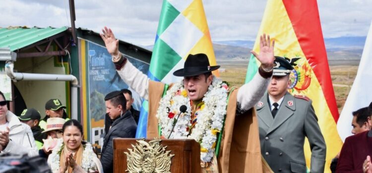 Lara conmemora el Día del Estado Plurinacional con baja asistencia social