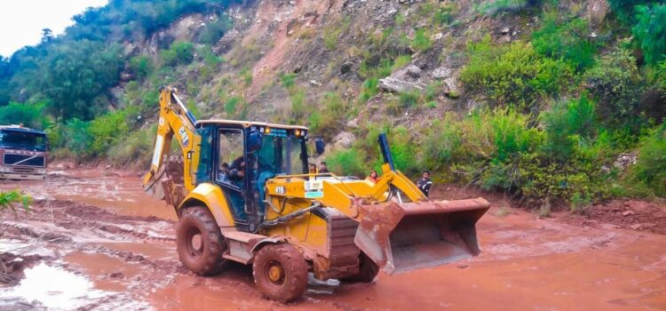 Lluvias intensas afectan tramos clave de la ruta Cochabamba Oruro y generan desbordes