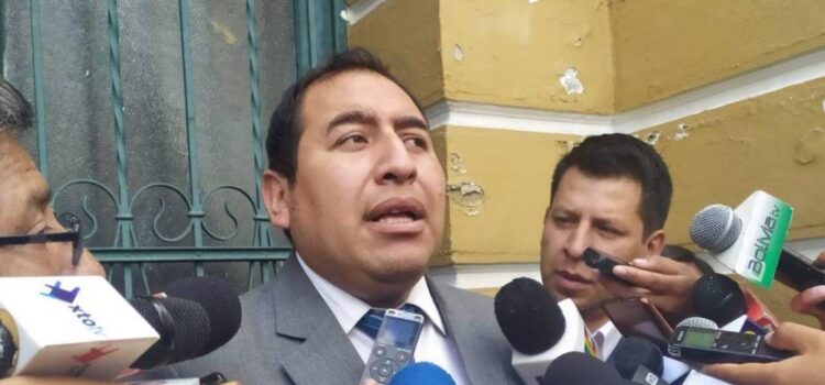 Santamaría pide a trabajadores actuar con responsabilidad en incremento salarial