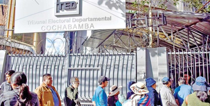 Libre y A-UPP enfrentan inhabilitación de más de 30 candidatos a alcaldes en Bolivia